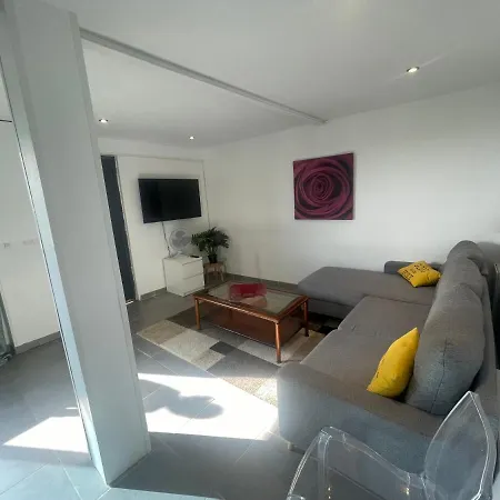 Deux Pieces Dans Maison דירה *